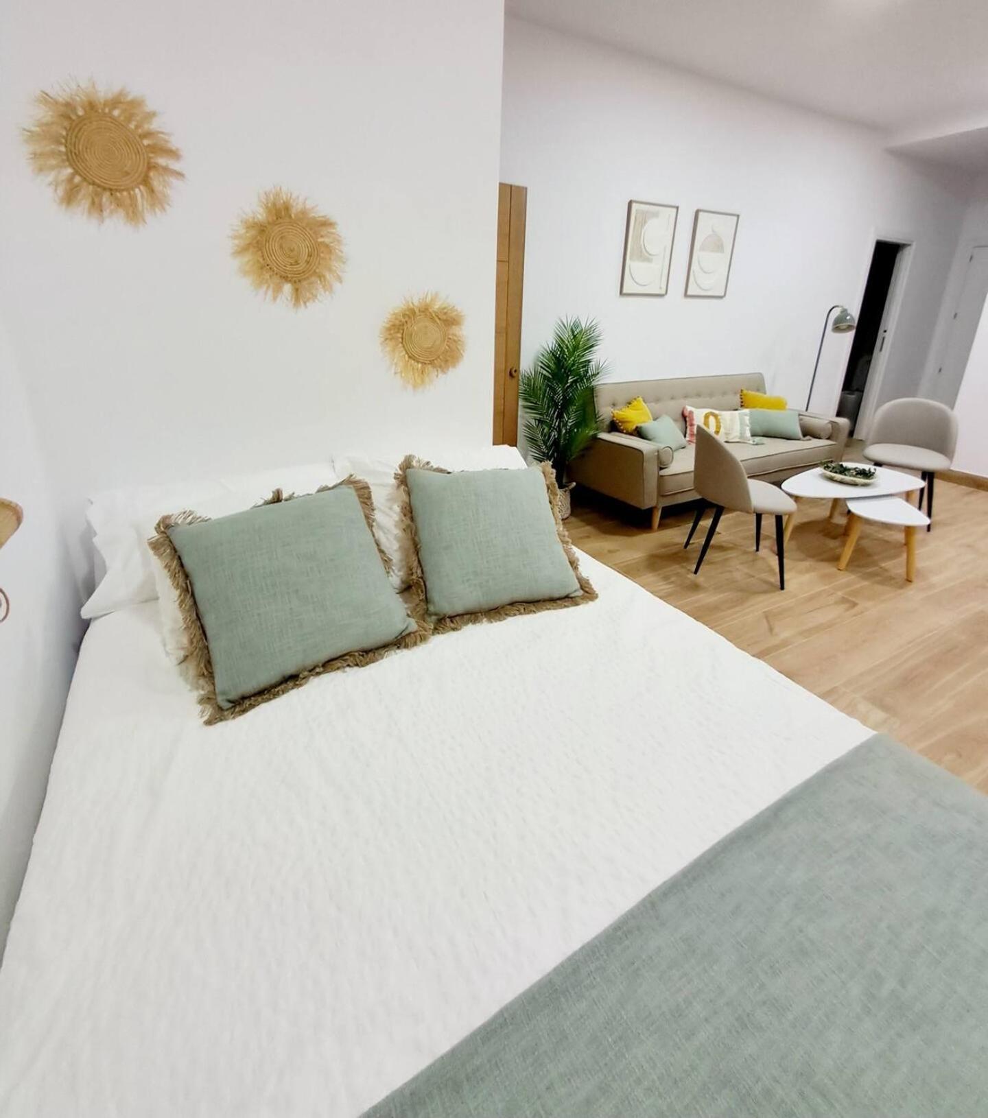 Coffee & Calm Triana Apartment Sevilla Bagian luar foto