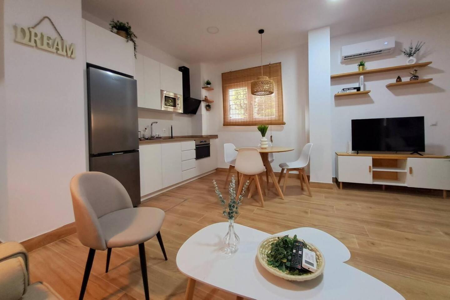 Coffee & Calm Triana Apartment Sevilla Bagian luar foto