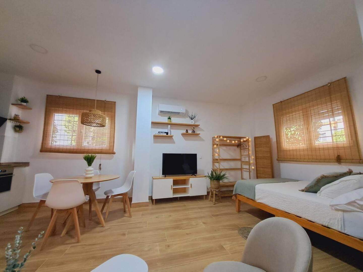 Coffee & Calm Triana Apartment Sevilla Bagian luar foto